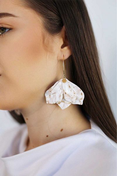 NARRU NARRU earrings, handmade, chandelier, flower, white and gold, Vera 05