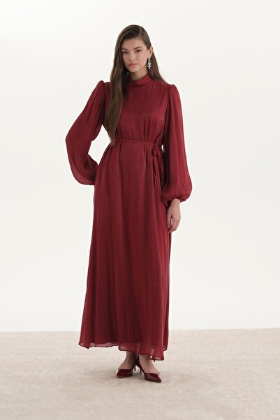 ipekton studio فستان أورجانزا ساتان بقلم أحمر كلاريت