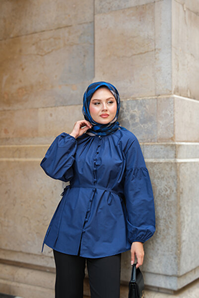 LOCCO Жіноча сорочка з детальним малюнком на ґудзиках темно-синього кольору