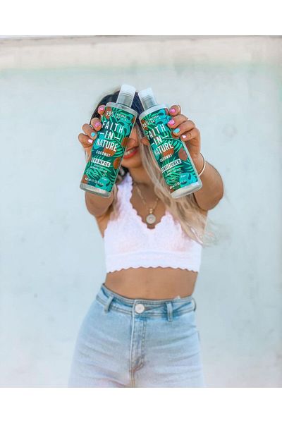 Faith In Nature Șampon hidratant cu nucă de cocos pentru păr normal sau uscat, 400 ml