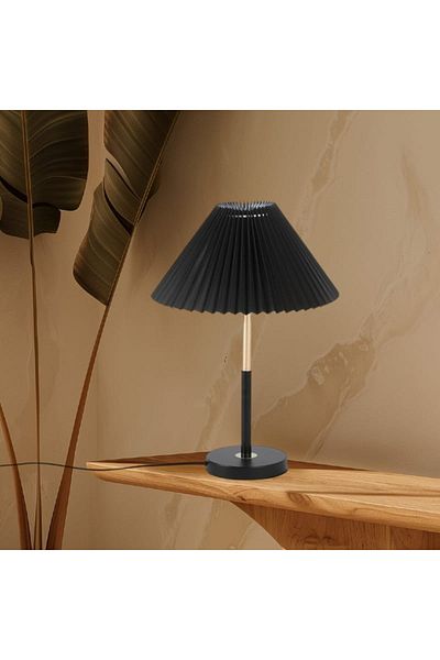 Gerenic A distinctive lampshade with a design that adds elegance and sophistication to the surrounding decor.