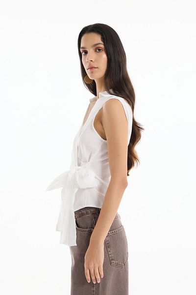 Quzu Double Breasted Collar Tie Sleeveless Blouse_ Ecru