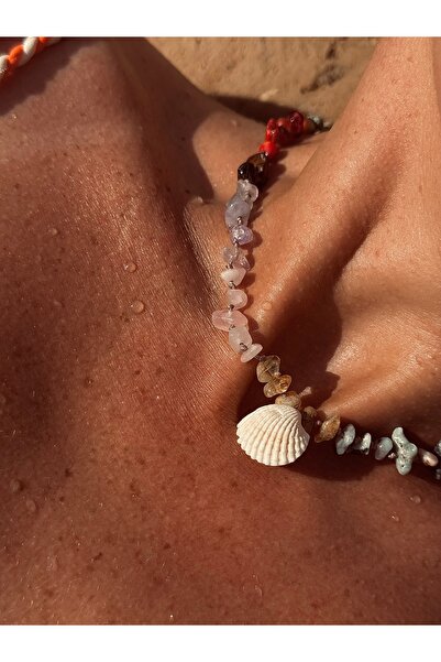 Medusa Accessories قلادة نسائية من الحجر الطبيعي برباط بيج مع تفاصيل المحار