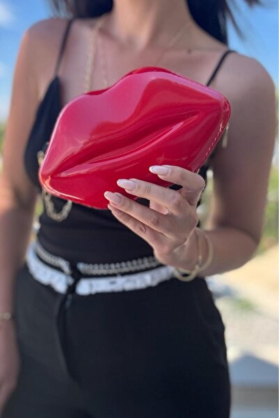 Melissa Boutique Women's Red Lip Model Gold Chain Detailed Shiny Patent Leather Bag