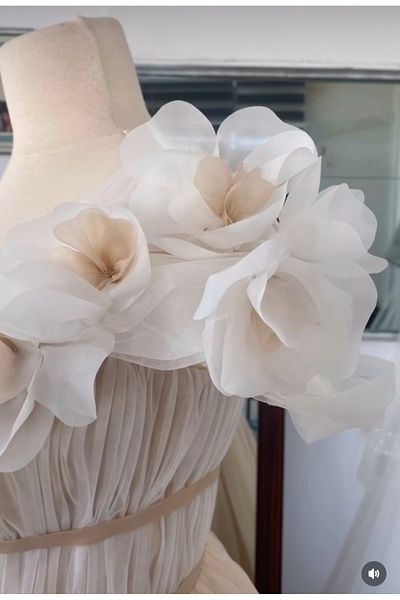 MODA فستان زفاف بتصميم زهرة من قماش إكرو