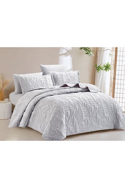 Beroea Home Add a touch of timeless beauty to your bedroom with our Floral Bedspread Set