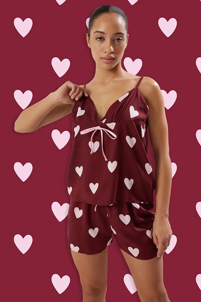 Trendyol Collection Burgunderfarbenes, herzförmiges, gewebtes Pyjama-Set aus Viskose mit Schnürung/Schleife THMSS25PT00037