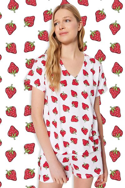 Trendyol Collection Bílé 100% bavlněné šortky s jahodovým potiskem Pletené pyžamové soupravy THMSS23PT00013
