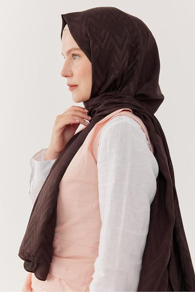 MİRSOY SCARF Блестящ жакардов шал с зигзагообразен шарен мотив - горчиво кафяв