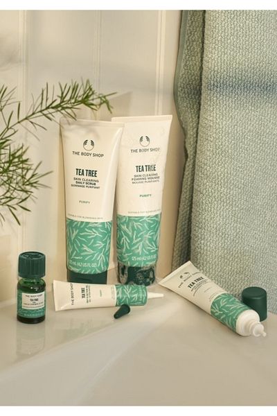 THE BODY SHOP FAST-ACTING TEA TREE GEL FOR BIRTH TREES