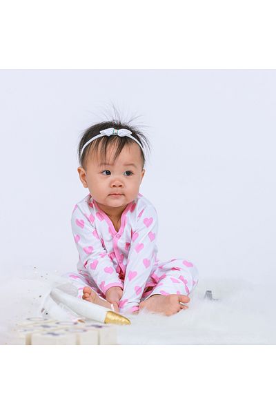 luay Premium Gift Box Set with Onesie, Feeding Bottle, Baby Bib and Teddy Bear for Babies (9-12 M)