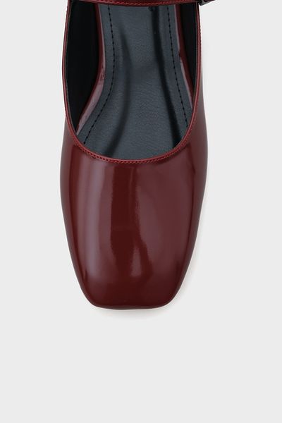 Capone Outfitters Margin Jane Damen-Ballerinas aus burgunderfarbenem Lackleder mit stumpfer Zehenpartie und gebändertem Rand