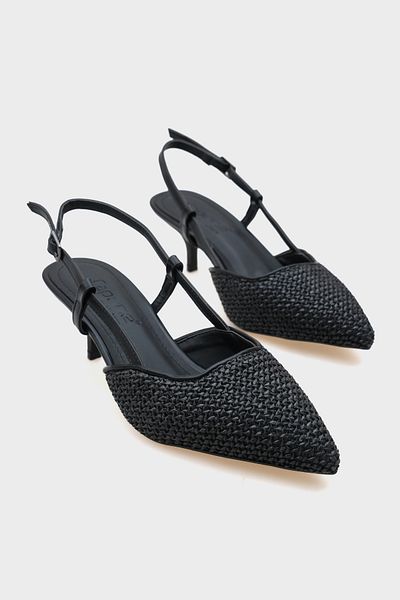 Capone Outfitters حذاء Ange Wicker بمقدمة مدببة وكعب متوسط ​​وحزام خلفي للنساء