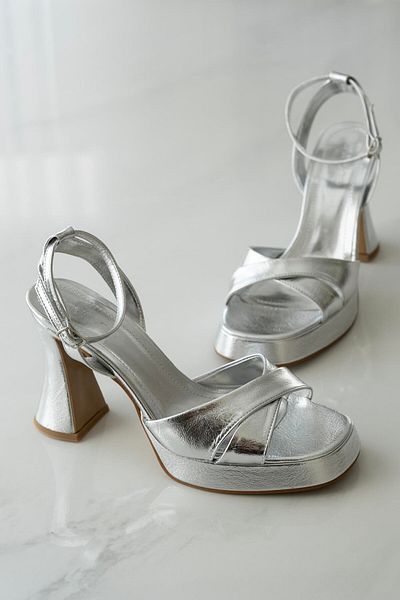 sovrana Cross Strap Thick Platform Heeled Shoes Silver Metallic