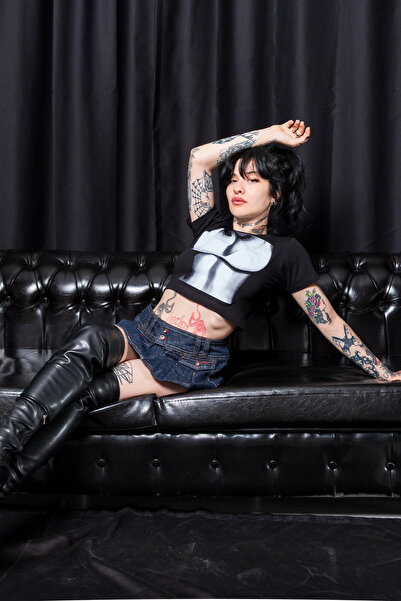 Bak Moda Чорний кроп-топ з принтом Silhouette Boobs