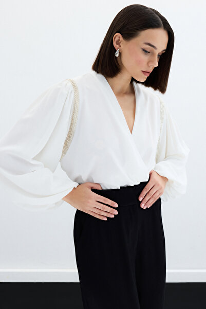 Sateen Aksesuar Detaylı Bodysuit Bluz - Ekru