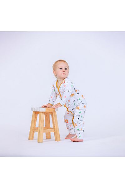 luay Premium Gift Box Set With The Baby Romper, Baby Feeding Bottle And Teddy Bear (9-12 M)
