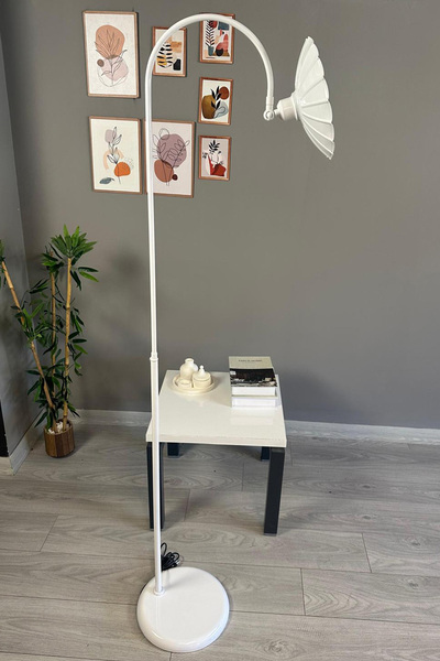 Bamyum Beyaz Lambader Modern Dekoratif Metal Oturma Odası Çalışma Odası Zemin Lambası