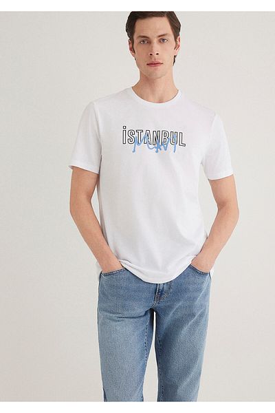 Mavi Weißes T-Shirt mit normaler Passform und Istanbul-Aufdruck -067114-620