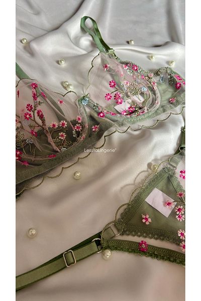 Lessya Set bralet din dantelă cu modele florale (sutien și tanga)