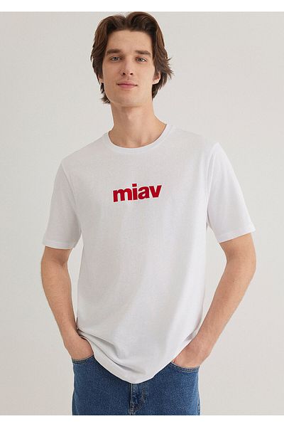 Mavi Weißes T-Shirt mit rotem Miav-Aufdruck, reguläre Passform / normaler Schnitt 067153-622