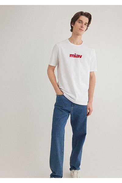 Mavi Weißes T-Shirt mit rotem Miav-Aufdruck, reguläre Passform / normaler Schnitt 067153-622