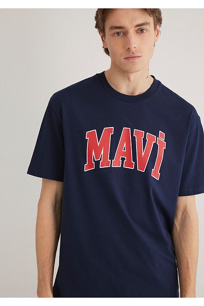 Mavi T-Shirt s potištěným logem v námořnické modré Volný střih / Volný uvolněný střih0611711-84371