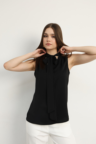 Swass Μπλούζα με λεπτομέρεια από σμαραγδένιο λαιμόκοψη