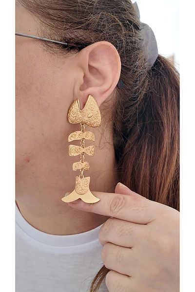 By Selen Suyolcu Fish Bone Matte Gold Patterned Earrings