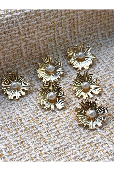 ODDA TASARIM ATÖLYESİ Lux Gold 6-Button Set with Leaf Model and Pearls in the Middle (2.5cm)