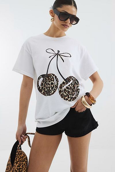 The Champ Clothing Tricou alb oversize 100% bumbac pentru femei – imprimeu cireș cu model leopard
