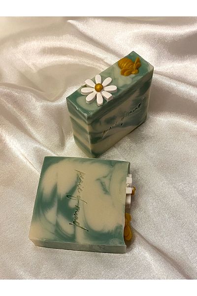 Port Aksesuar Queen Bee Natural Handmade Soap – Grape Seed & Sweet Almond Oil (Moisturizing Effect)