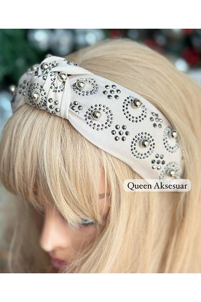 QUEEN AKSESUAR تاج نسائي فاخر معدني مزين باللؤلؤ مع قماش جينز بعقدة سميكة تاج أبيض كريمي بيج