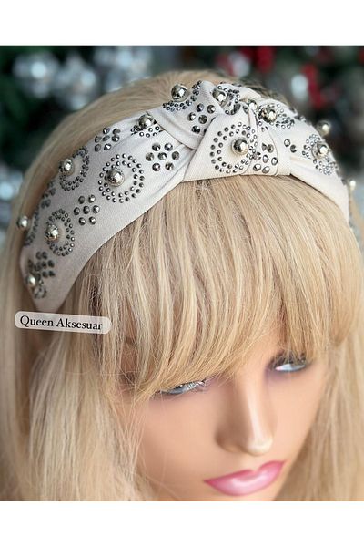 QUEEN AKSESUAR تاج نسائي فاخر معدني مزين باللؤلؤ مع قماش جينز بعقدة سميكة تاج أبيض كريمي بيج