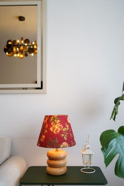 retro home design Doğal Ahşap Model Konik Kırmızı Çiçek Baskı Kumaş Şapkalı D...