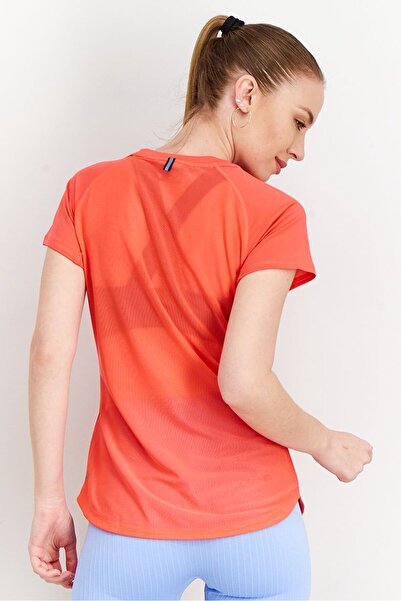 Puma Women Regular Fit Running And Training Tee, Red