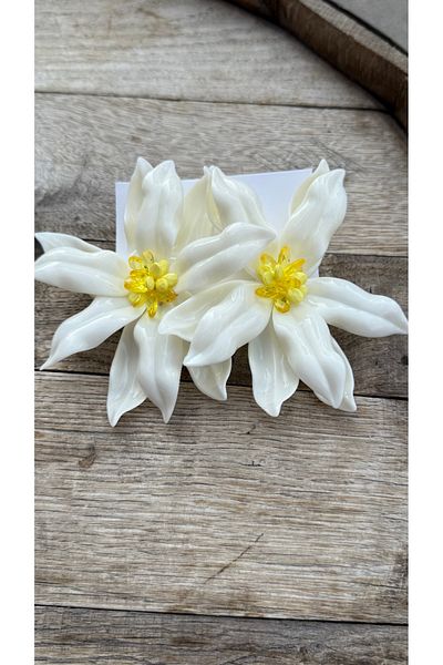 luxyansımalar White Big Flower Earrings