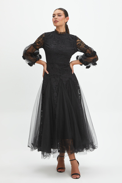 SERPİL Kadın Dantelli ve Tül Detaylı Uzun Elbise - Çiçek Aplikeli Kol Tasarımı
