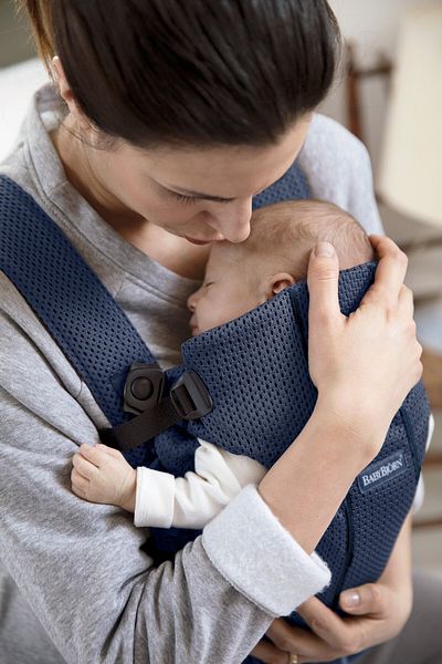 BabyBjörn BabyBjorn - Anatomical Mini Baby Carrier, 0-13 kg, birth-1 year, with multiple positions, Blue