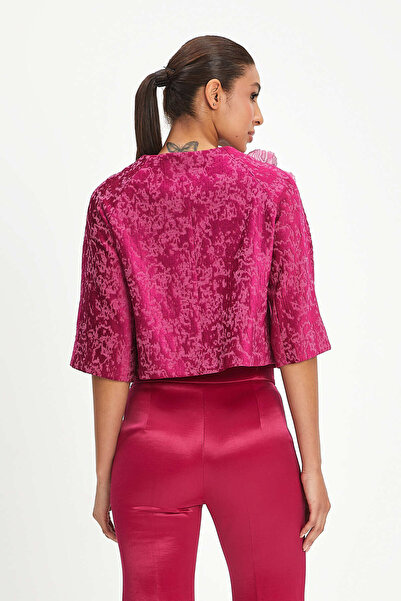 SERPİL Kadın Zarif Kısa Ceket - Göz Alıcı Çiçek Detayı ve Şık Dokulu Kumaş ile Kombinlerinizi Tamamlayın