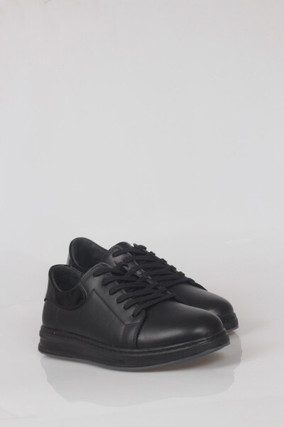 ayakkabiyolla Pantofi pentru bărbați Berenni din piele lacuită neagră cu șire...