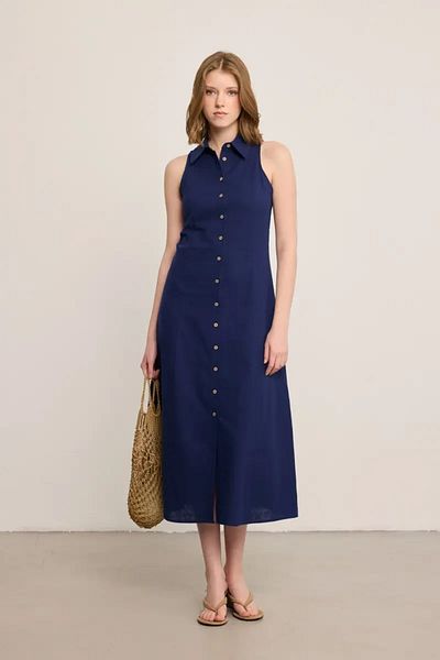 Gusto Μακρύ λινό φόρεμα με κουμπί μπροστά - Navy Blue