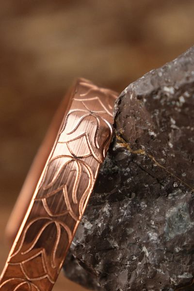 SUMRA Handmade Motif Pure Copper Unisex Bracelet Sm-B-0314