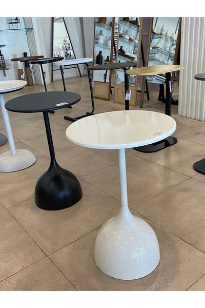 DECORA Single service table with a modern and attractive design