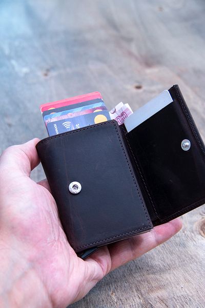 naft Savran- Mechanized Card Holder Wallet (Set with Keychain Gift)