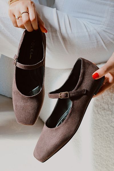 POLKA STORE Дамски балерини Petite в бледокафяво, с една каишка и квадратен връх, затворен гръб, модел Mary Jane
