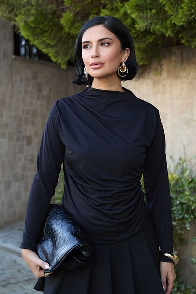 InStyle Μαύρη μπλούζα με πλισέ ώμου