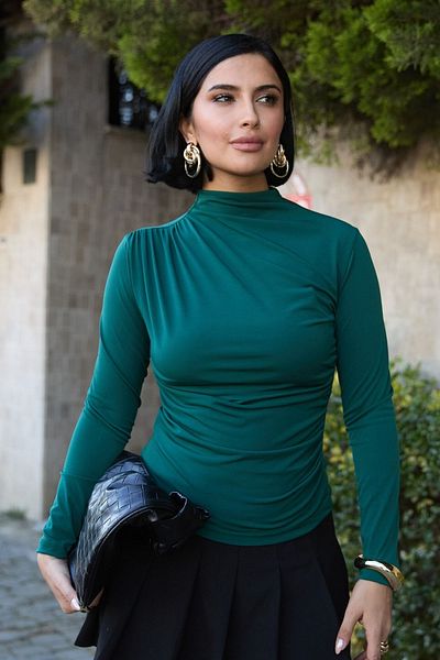 InStyle Σμαραγδένια πράσινη μπλούζα με πλισέ ώμου