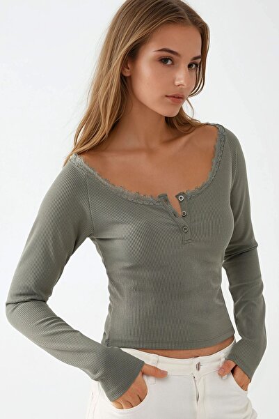 Hiccup Μακρυμάνικο μπλουζάκι με λεπτή εφαρμογή με λεπτομέρεια με κορδέλα δαντέλας