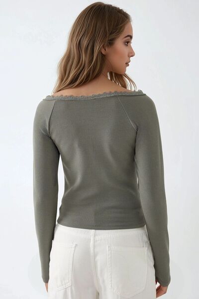 Hiccup Μακρυμάνικο μπλουζάκι με λεπτή εφαρμογή με λεπτομέρεια με κορδέλα δαντέλας